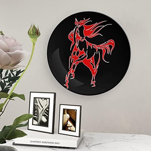 Placas decorativas de ossos de cerâmica de cavalo correndo com ornamentos pendurados em pratos de jantar