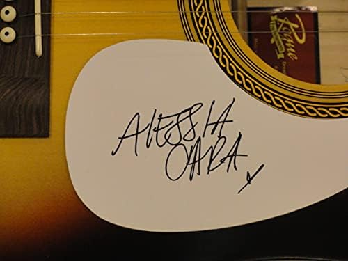 Alessia Cara assinou o solo acústico em tamanho Sunburst Autografado aqui JSA COA