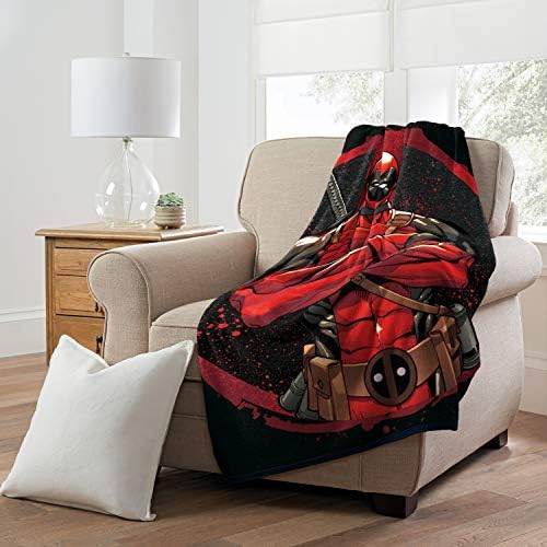Deadpool da Marvel, Guy Tough Micro Raschel Throw Blanket, 46 x 60, Multi Color