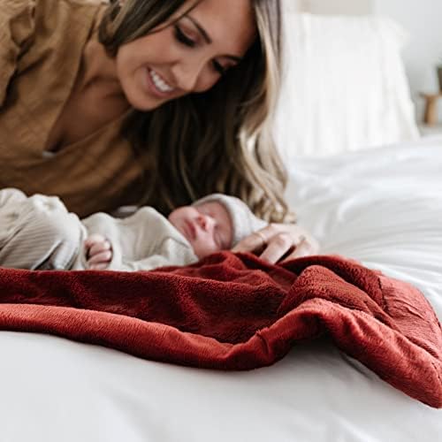Saranoni recebendo cobertores para bebês Super Soft Boutique Quality