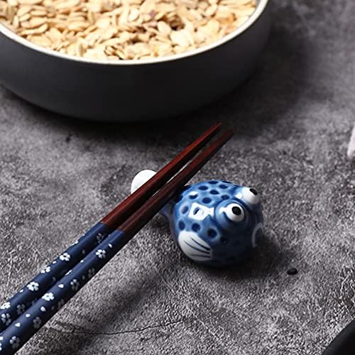 Hemoton 2pcs Cosqueiros de cerâmica repousa a mão pintada de estilo japonês Puffer Shape Dinner Spot Stand Knife Selder Ditler para caneta para caneta para casa de cozinha Suporte