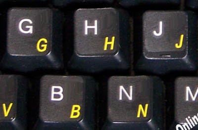 Rótulo transparente português-brasileiro on-line para teclado de computador com letras amarelas