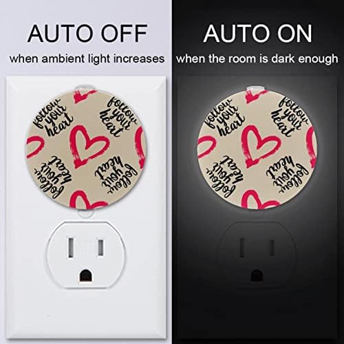 2 Pacote de plug-in nightlight LED Night Light Siga suas letras de coração com sensor do anoitecer para o amanhecer para o quarto de crianças, berçário, cozinha, corredor