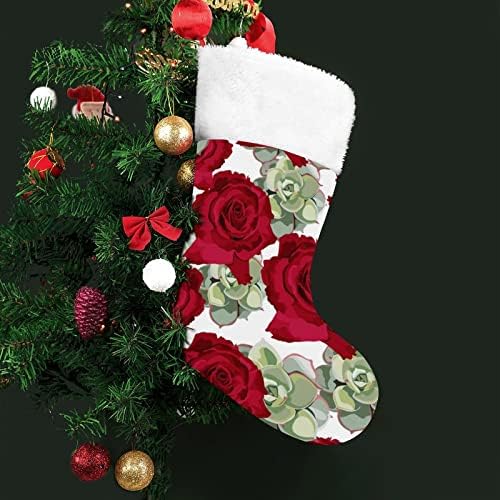 Suculentas e rosas vermelhas personalizadas meias de Natal em casa lareira de árvore de natal