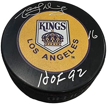 Marcel Dionne assinou e inscreveu Los Angeles Kings Puck - HOF92 - Pucks autografados da NHL