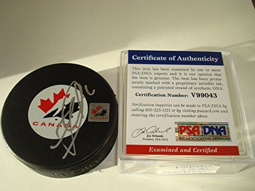 Jonathan Toews assinou o Team Canada Hockey Puck Autografou PSA DNA Blackhawks A - Pucks de NHL autografados