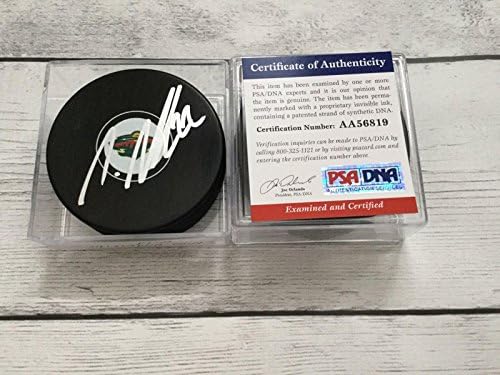 Nino Niederreiter assinou o Minnesota Wild Hockey Puck PSA DNA CoA autografado C - Pucks de NHL autografados