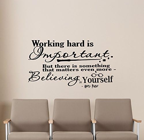 Trabalhar duro é importante, mas há algo que importa o decalque de parede citação de letras de letras Poster estêncil de vinil