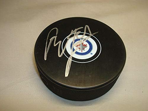 Tyler Myers assinou o Winnipeg Jets Hockey Puck autografado 1b - Pucks autografados da NHL