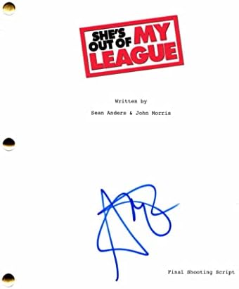 Alice Eve assinou autógrafos que ela está fora do meu roteiro de filme da liga - co -estrelando Jay Baruchel Star Trek