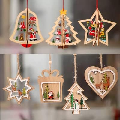 Decorações de Natal de madeira com designs festivos.
