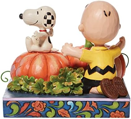 Amendoim Enesco de Jim Shore Charlie Brown e Snoopy em figura de manchas de abóbora, 4,5 polegadas, multicolor