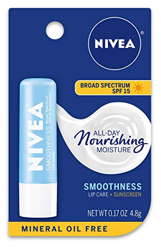 NIVEA Smoothness Lip Care - Broad Spectrum SPF 15 para lábios rachados - .17 oz. Grudar