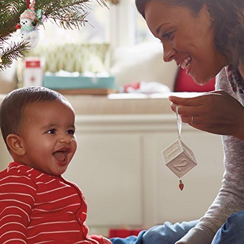 Ano de ornamento de Natal da Hallmark, datada de 2015, o primeiro porcelana de Natal do bebê