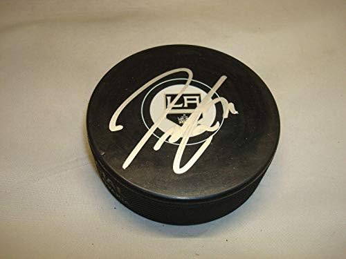 Jordan Nolan assinou o Los Angeles Kings Hockey Puck autografado 1A - Pucks autografados da NHL