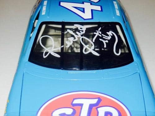 Richard Petty autografou 1:18 Die Cast Racing Car - Carros Diecast autografados