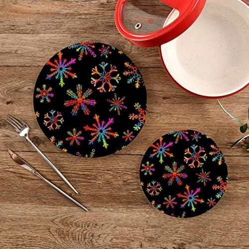 Titulares de panela de flocos de neve coloridos ALAZA Conjunto de 2 PCs, Potholders para cozinhas, montanhas -russas de algodão Trivets para pratos quentes/panelas e panelas/titulares de panela quente