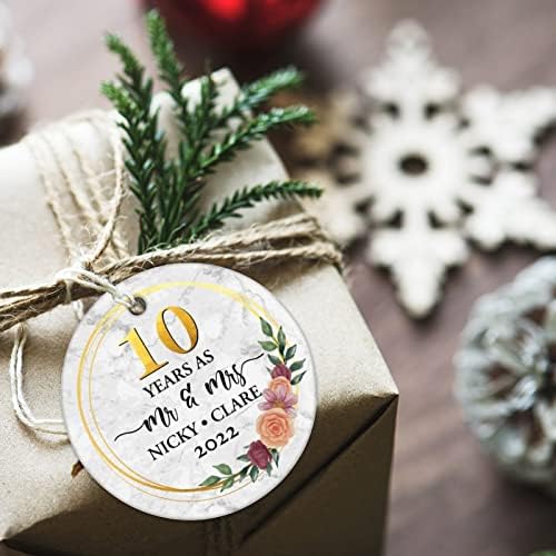 Ornamentos de cerâmica de Natal 10 anos como Sr. e Sra. 2022 Data de aniversário personalizada e nome Ceramic Christmas