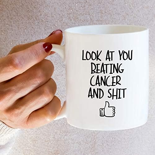 Retreez Funny Caneca - Olhe para você batendo câncer 11 oz canecas de café de chá de cerâmica - engraçado, motivacional, elogios, inspirador do câncer Survivor Recovery Gifts for Friends, colega de trabalho sua mãe mãe