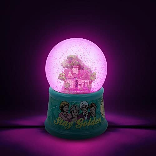 O Gollen Girls Shady Pines Light-Up Mini Snow Globe com exibição de glitter rodopiante