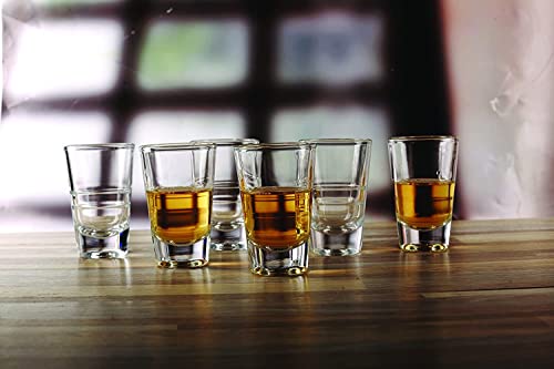 Isaac Mizrahi Shot Glasses | Conjunto de 6 copos de tiro para bebidas alcoólicas e espíritos, 3,8 onças, claro | Conjunto de presentes para homens e mulheres, favores de casamento, padrinhos e 21º aniversário |