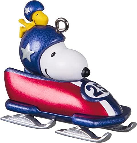 Hallmark Keetake 1,16 Ornamento de Natal em miniatura 2022, Peanuts Winter Fun com Snoopy, Mini