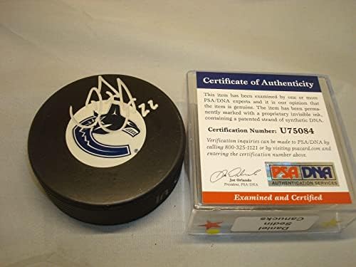 Daniel Sedin assinou o Vancouver Canucks Hockey Puck Autografado PSA/DNA COA 1C - Pucks autografados da NHL